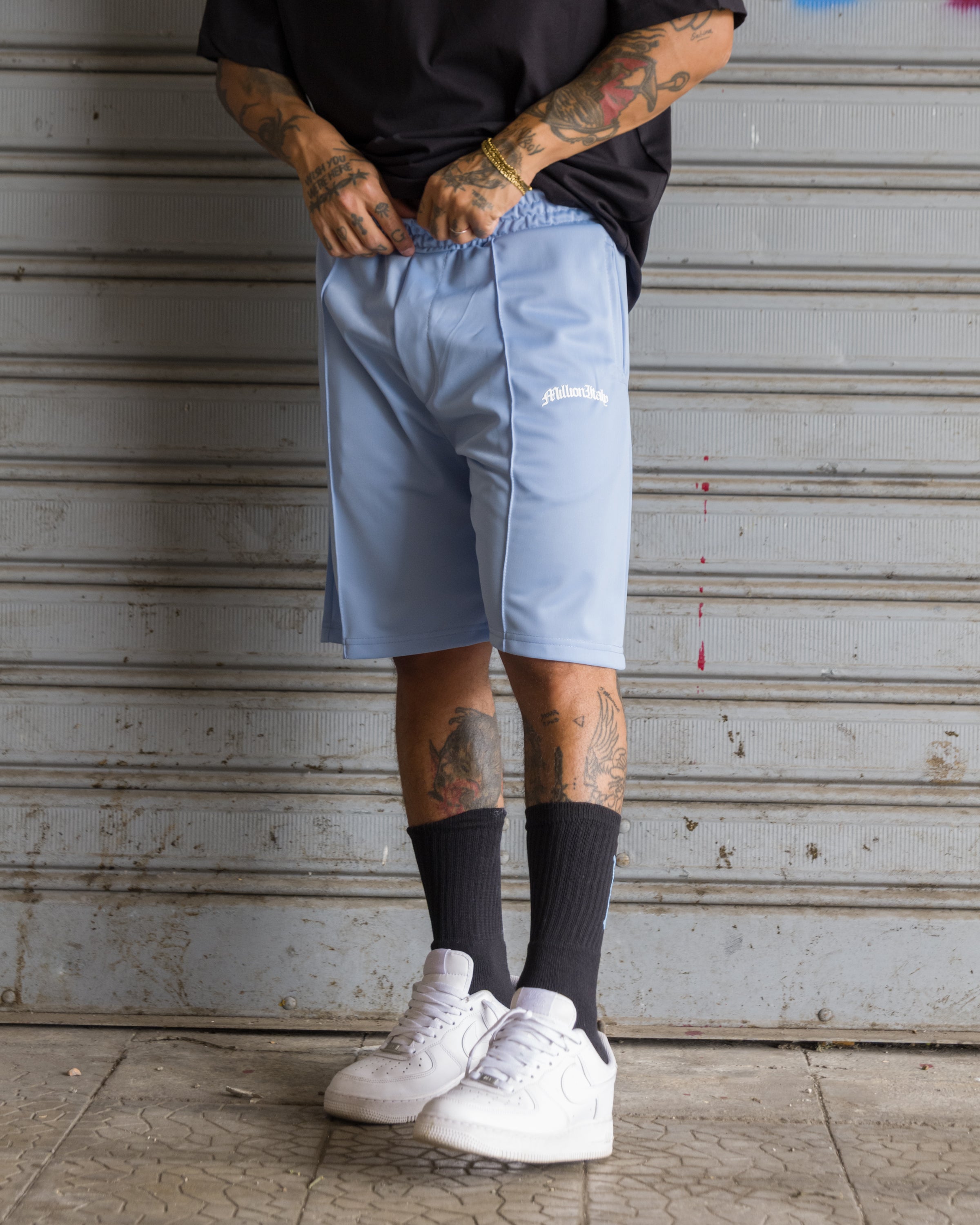 Rote Shorts ohne Genehmigung