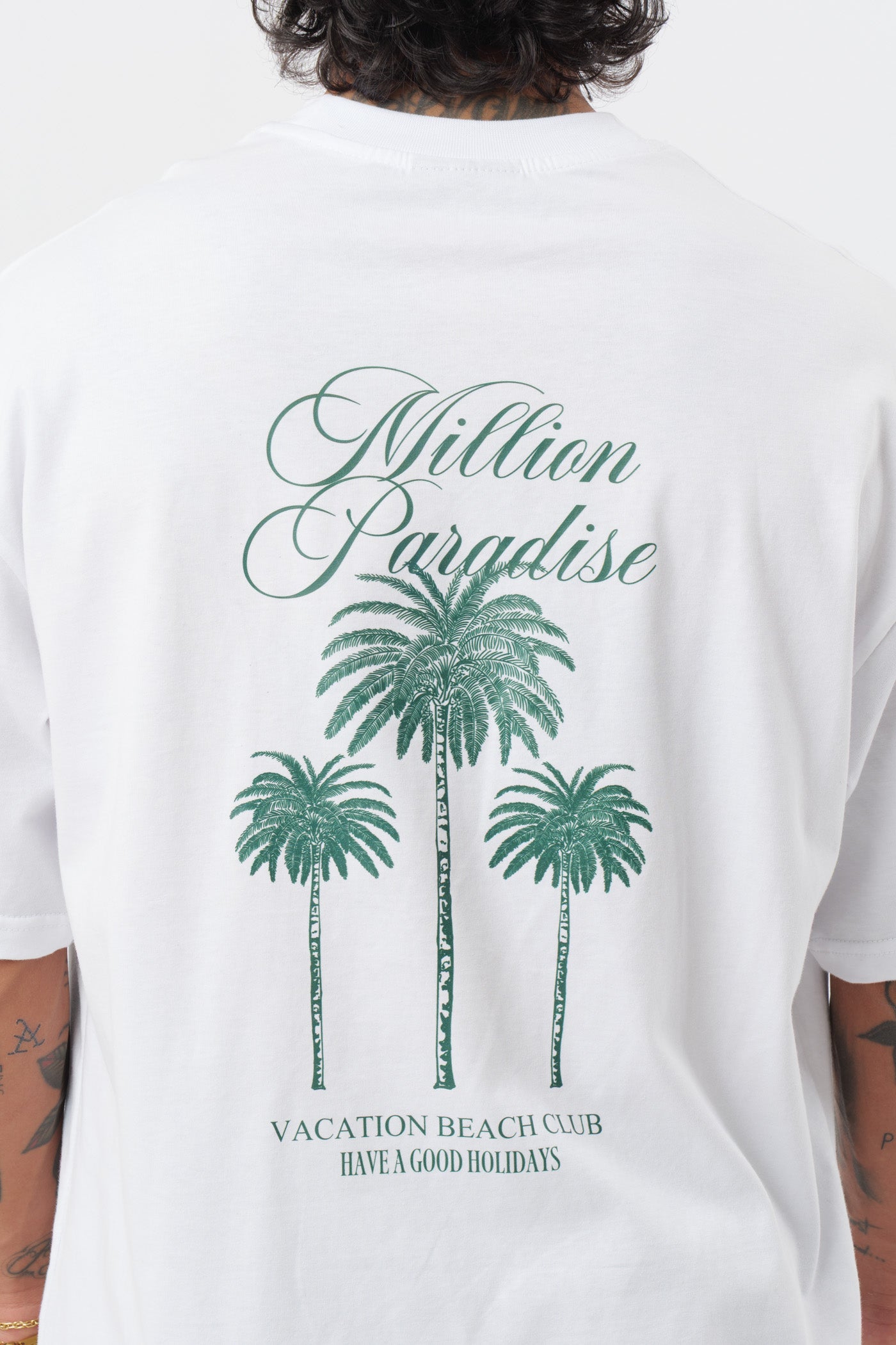 Weißes T-Shirt mit schwarzem Logo