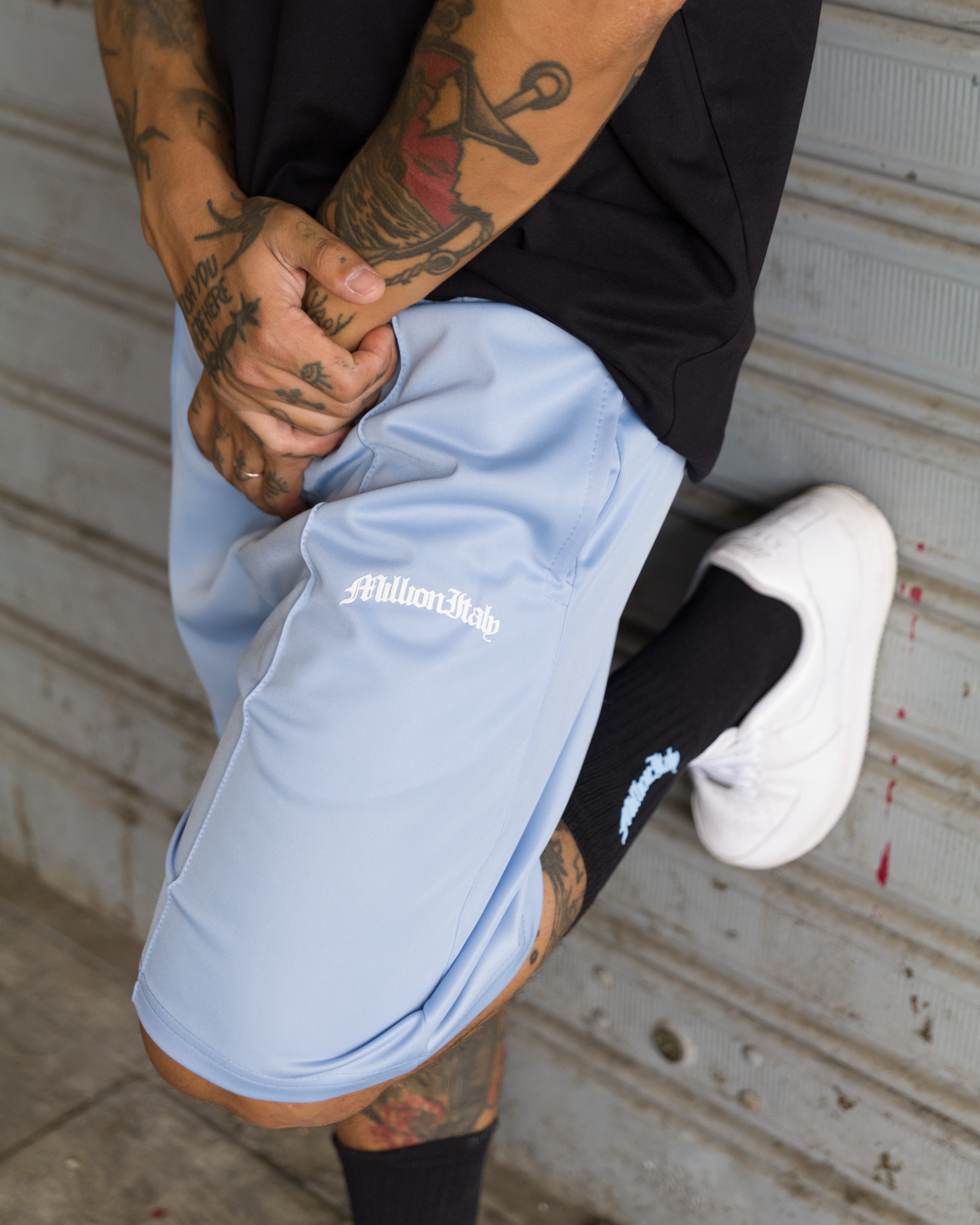Rote Shorts ohne Genehmigung