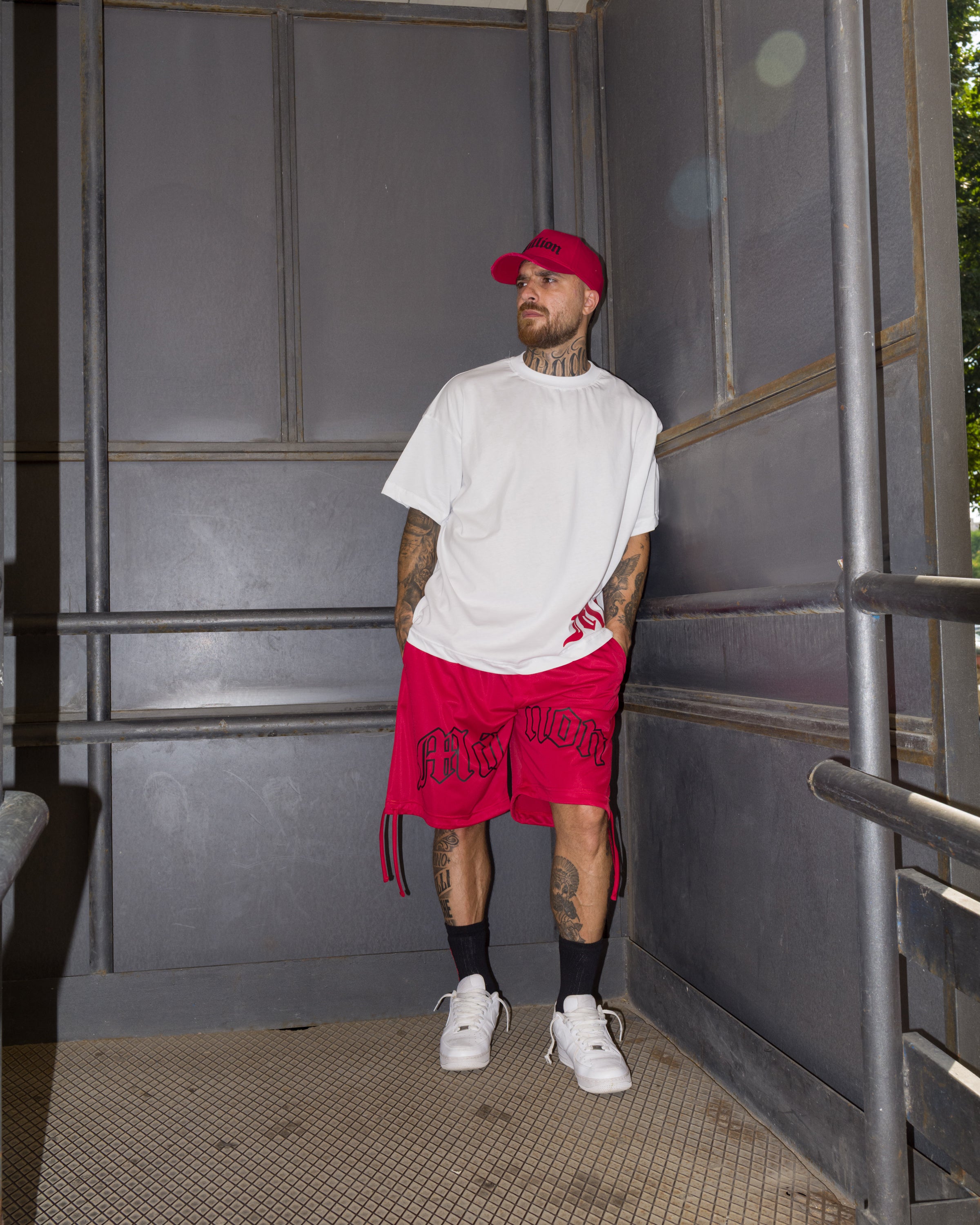 Rote Gothic-Shorts