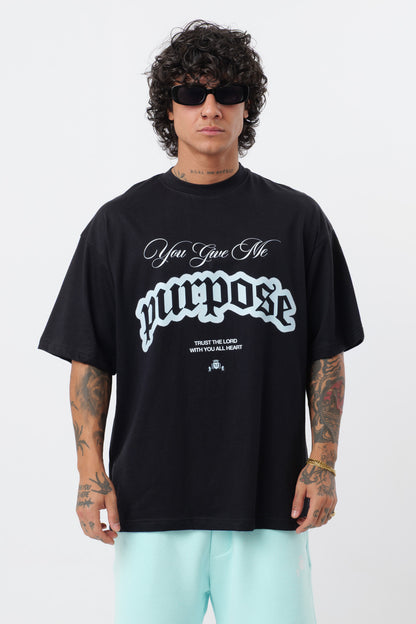 Schwarzes T-Shirt mit schwarzem Logo